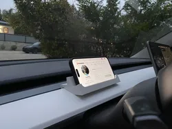 Tesla Model 3 Dashmount Iphone 15 Pro Max with Case