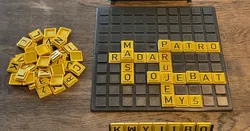 Letter stacking game