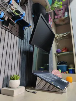 Laptop Stand 2