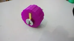 Lock holder for lockpicking practice