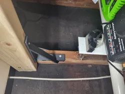 Shelf bracket for 2 x 4