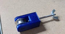 Adjustable pulley holder