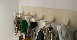 Key wall holder/hanger for 8 keys