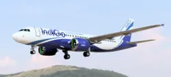 Airbus A320-200 with box and Stand