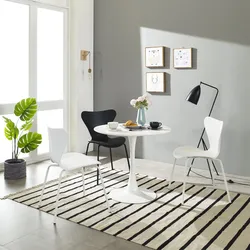 Flowing round table