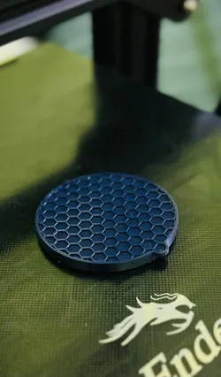 Honeycomb can lid