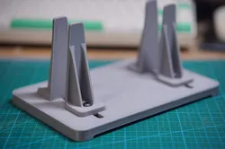 Adjustable laptop stand