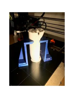 Magnetic bed clamp for tall prints
