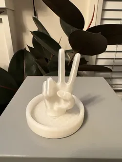 Low-ish Poly Peace Hand Ring Holder