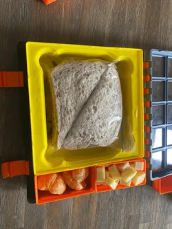Stackable gridfinity sandwich bin