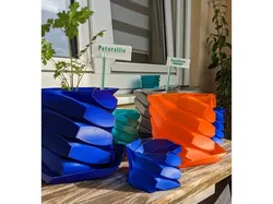 Plant Pot / Planter sixSwirl