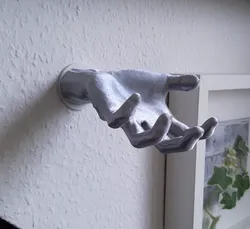 Wall-mounted hand