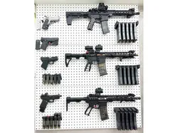 AR15, SMG Gun Hanger for Pegboard