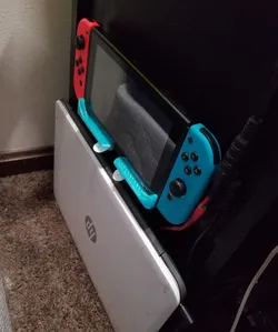 Nintendo Switch Wall Mount (tablet and joycons only)
