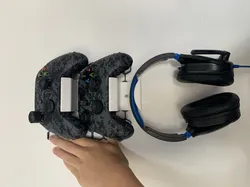 HSW dual controller and headset stand