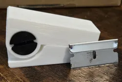 Utility Blade Pill Cutter