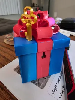 Lockable Present Ornament - Multi-Material