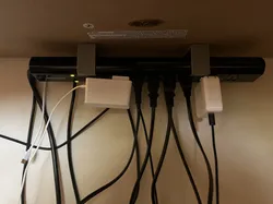 V1 - Power strip desk mount (no screws)