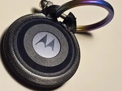 Moto tag / AirTag keyring