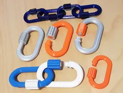 Securely lockable carabiner