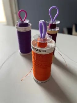 Sewing spool clip
