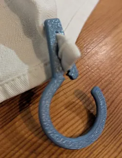 Towel hooks with internal teeth