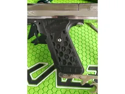 AGD 68 Automag Classic 1 screw grips