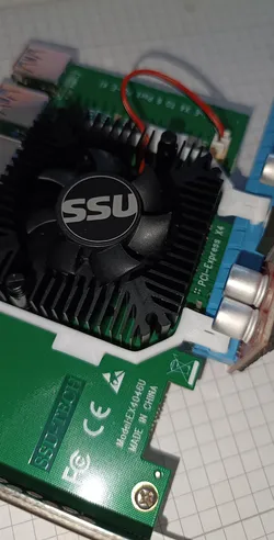 SSU PCI-E X4 to 6 PCI-E X1 extender - Lock Clip