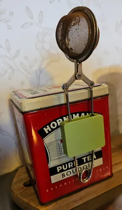 Magnetic Tea Strainer Holder