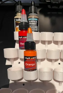 Wallmounted paintstorage