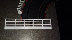 Mantinely na autodráhu. Curbs on the racetrack.
