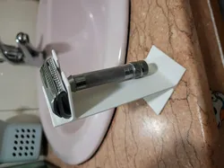 Razor Stand