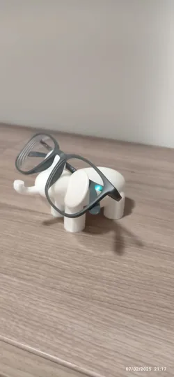 Elephant glasses holder