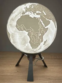 Rotating globe lamp stand with BBs-based bearing for smooth rotation ability