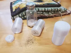 Travel salt and pepper shaker