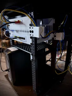 1U Server Cable Manager - 90 Degree with rail