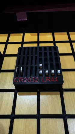 Gridfinity Battery Holder - 2x2 CR2032, LR44 (multicolor)