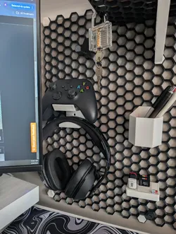 Headset and Controller Holder for HSW / Honeycomb Storage Wall
