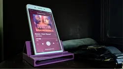 Smartphone Stand With Passive Audio Amplifier