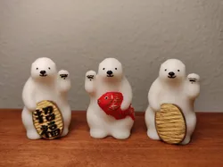 KUMATY: Maneki Polar Bear (Beckoning Polar Bear)