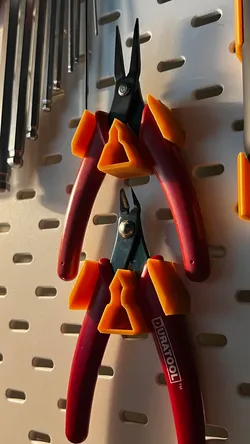 SKADIS T-Nut M2 Small Plier Holder (Horizontal Mount)