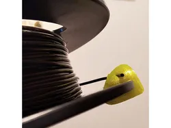 Flexible Pac-Man-shaped universal filament clip