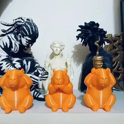 3 capybaras, Mizaru (I don't see), Kikazaru (I don't hear) and Iwazaru (I don't speak)
