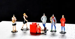 Customizable woman with coat 1/87 scale (H0)