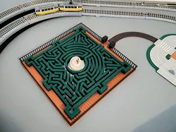 Maze - Leeds Castle - N Scale