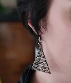 Mathematical space filling curve earring
