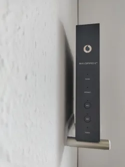 Minimalistische Vodafone-Router-Wandhalterung