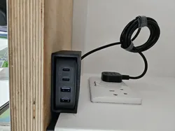 Ugreen Nexode 65W Mount with Screw holles
