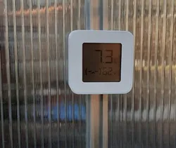 Greenhouse mount for Xiaomi Mi Temperature and Humidity Monitor 2