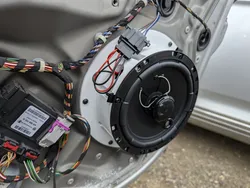 Volkswagen Golf  / Skoda Octavia front speaker adapter
